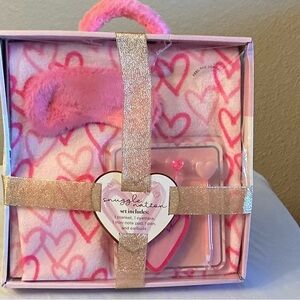 Girls Pink Heart Patterned Blanket, Eye Mask, Earbuds, Note Pad & Pen Gift Set